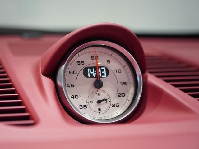 911 911ターボS カブリオレ スポーツデザインPKG(ブラックハイグロス) カーボンステアリング LEDヘッドライト(PDLS) ブラックリアサイドエアインテーク ドアシルガード(発光式)(13枚目)