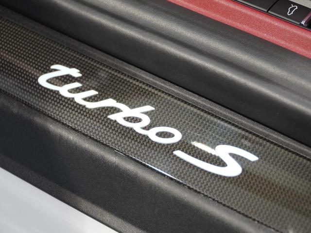 911 911ターボS カブリオレ スポーツデザインPKG(ブラックハイグロス) カーボンステアリング LEDヘッドライト(PDLS) ブラックリアサイドエアインテーク ドアシルガード(発光式)(15枚目)
