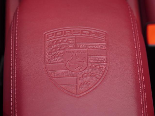 911 911ターボS カブリオレ スポーツデザインPKG(ブラックハイグロス) カーボンステアリング LEDヘッドライト(PDLS) ブラックリアサイドエアインテーク ドアシルガード(発光式)(16枚目)