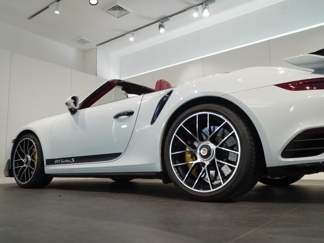 911 911ターボS カブリオレ スポーツデザインPKG(ブラックハイグロス) カーボンステアリング LEDヘッドライト(PDLS) ブラックリアサイドエアインテーク ドアシルガード(発光式)(20枚目)