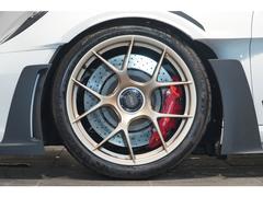 ２０／２１インチ　９１１　ＧＴ３　ＲＳ　軽量鍛造マグネシウムホイール搭載されております。 5