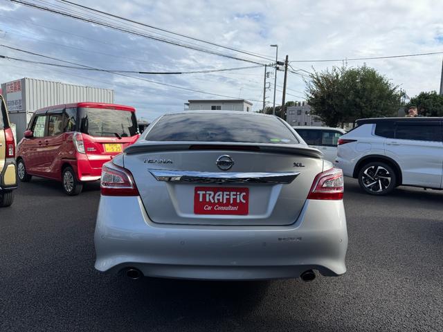 ティアナ XL 禁煙車 Bカメラ HID インテリキー TVキット 純正ナビフルセグTV Bluetoothオーディオ Pシート オットマン コーナーセンサー 踏み間違い衝突防止アシスト ビルトインETC 純正AW(8枚目)