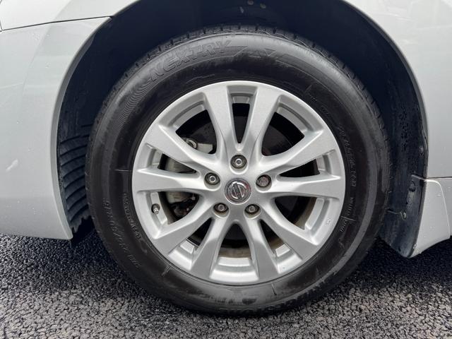 ティアナ XL 禁煙車 Bカメラ HID インテリキー TVキット 純正ナビフルセグTV Bluetoothオーディオ Pシート オットマン コーナーセンサー 踏み間違い衝突防止アシスト ビルトインETC 純正AW(17枚目)