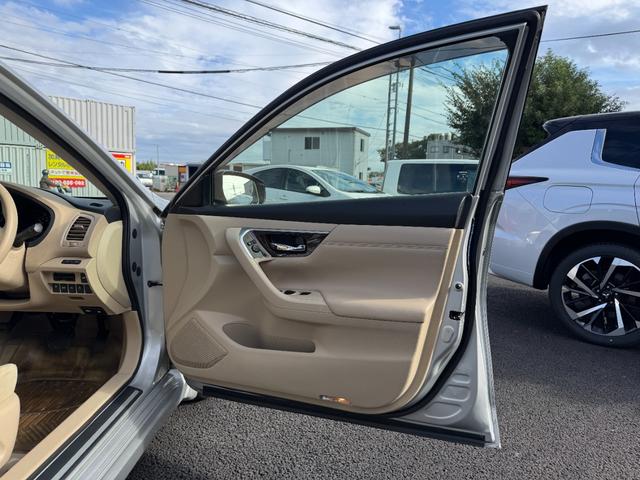 ティアナ XL 禁煙車 Bカメラ HID インテリキー TVキット 純正ナビフルセグTV Bluetoothオーディオ Pシート オットマン コーナーセンサー 踏み間違い衝突防止アシスト ビルトインETC 純正AW(22枚目)