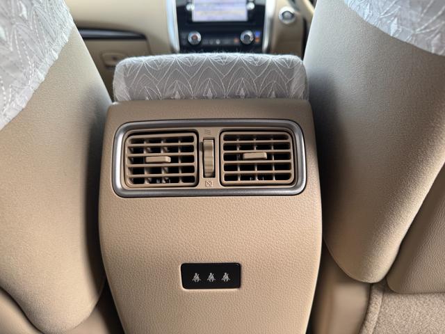 ティアナ XL 禁煙車 Bカメラ HID インテリキー TVキット 純正ナビフルセグTV Bluetoothオーディオ Pシート オットマン コーナーセンサー 踏み間違い衝突防止アシスト ビルトインETC 純正AW(38枚目)