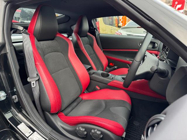 ★ハーフレザーシート★本革とスエード調ファブリックを組み合わせたコンビシートです。