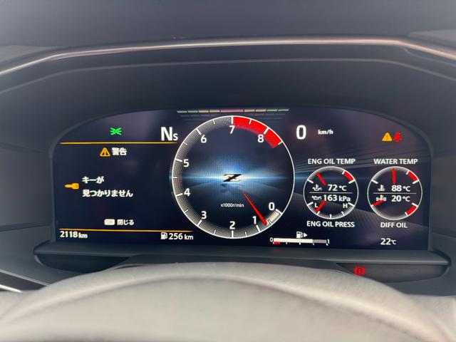 ★走行距離２０８８キロ★エマージェンシーブレーキなどの安全装置も装備しています。