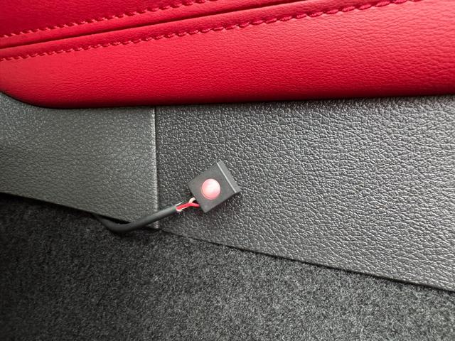 新車時オプションの【ＴＶキット】走行中にテレビや地図操作が出来るテレビキット付いています♪