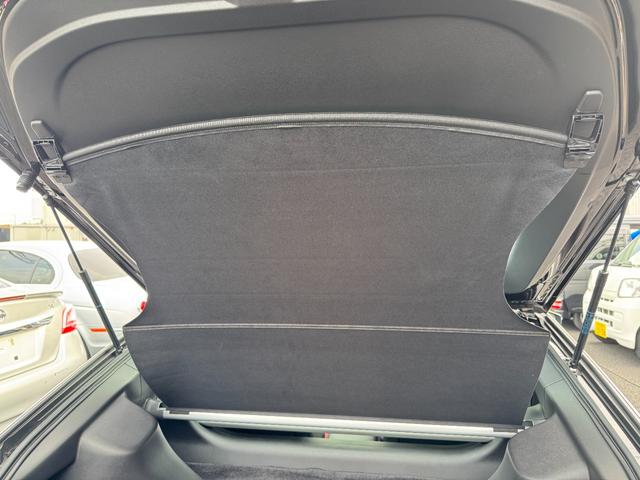 新車時オプションの【トノカバー】リアガラスからトランク内が丸見えにならなく安心です☆