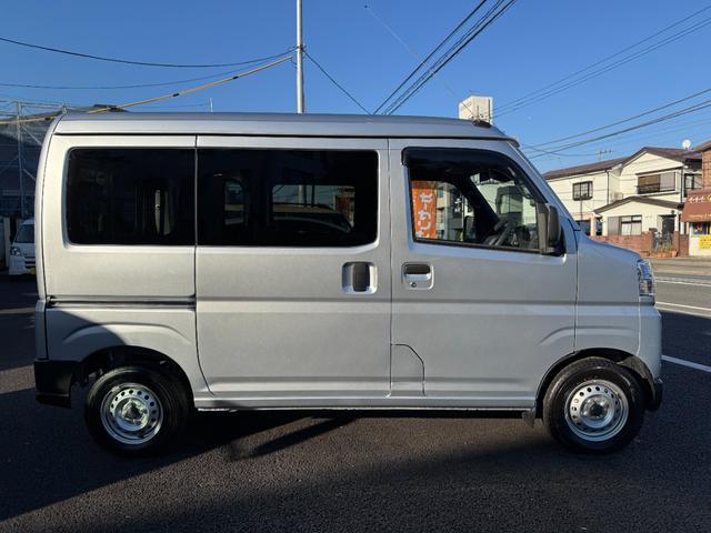 ハイゼットカーゴ ＤＸ　スマートアシスト　衝突被害軽減ブレーキ　車線逸脱警報　キーレス　両側スライドドア　アイドリングストップ　コーナーセンサー　ビルトインＥＴＣ　パワーウインドウ（6枚目）