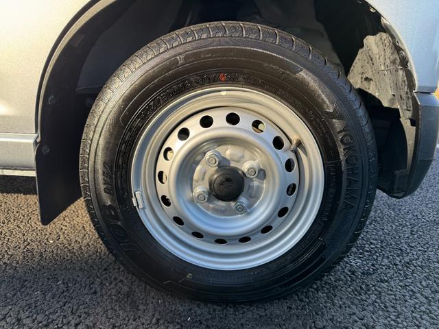 ハイゼットカーゴ ＤＸ　スマートアシスト　衝突被害軽減ブレーキ　車線逸脱警報　キーレス　両側スライドドア　アイドリングストップ　コーナーセンサー　ビルトインＥＴＣ　パワーウインドウ（13枚目）