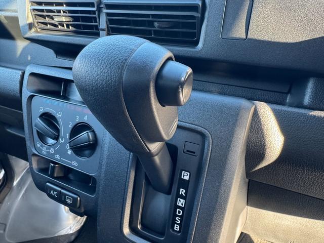 ハイゼットカーゴ ＤＸ　スマートアシスト　衝突被害軽減ブレーキ　車線逸脱警報　キーレス　両側スライドドア　アイドリングストップ　コーナーセンサー　ビルトインＥＴＣ　パワーウインドウ（25枚目）