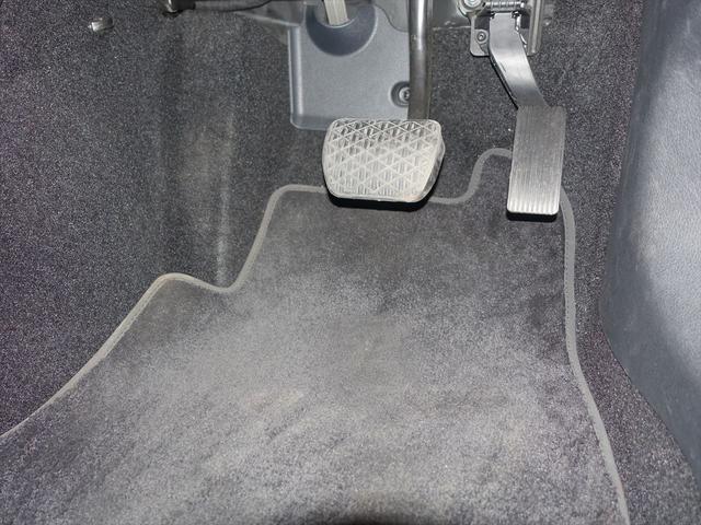 Ａクラス Ａ２００　ｄ　Ｂｌｕｅｔｏｏｔｈ接続　ＥＴＣ　ＬＥＤヘッドライト　ＴＶ　アイドリングストップ　クルーズコントロール　コネクテッド機能　シートヒーター　トランクスルー　ナビ　バックモニター　パワーシート　フロアマット（26枚目）