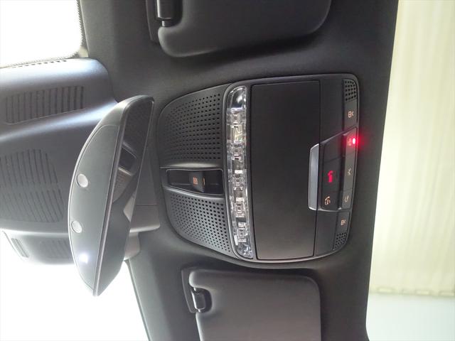 Ｃクラス Ｃ６３　Ｓ　コンフォートパッケージ　Ｂｌｕｅｔｏｏｔｈ接続　ＥＴＣ　ＬＥＤヘッドライト　ＴＶ　アイドリングストップ　クルーズコントロール　コネクテッド機能　サンルーフ・ガラスルーフ　シートヒーター　トランクスルー（18枚目）