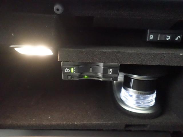 Ｃクラス Ｃ６３　Ｓ　コンフォートパッケージ　Ｂｌｕｅｔｏｏｔｈ接続　ＥＴＣ　ＬＥＤヘッドライト　ＴＶ　アイドリングストップ　クルーズコントロール　コネクテッド機能　サンルーフ・ガラスルーフ　シートヒーター　トランクスルー（19枚目）