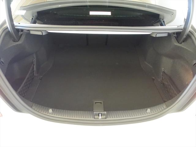 Ｃクラス Ｃ６３　Ｓ　コンフォートパッケージ　Ｂｌｕｅｔｏｏｔｈ接続　ＥＴＣ　ＬＥＤヘッドライト　ＴＶ　アイドリングストップ　クルーズコントロール　コネクテッド機能　サンルーフ・ガラスルーフ　シートヒーター　トランクスルー（23枚目）