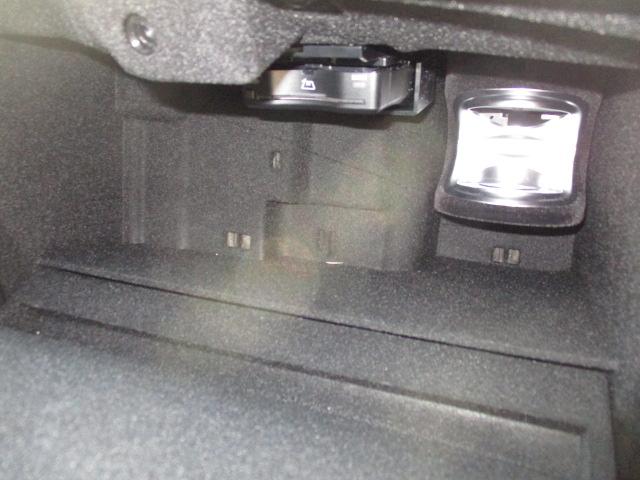 EQS SUV EQS580 4MATIC SUV スポーツ ナイトパッケージ ショーファーパッケージ 3列シート Bluetooth接続 ETC LEDヘッドライト TV クルーズコントロール コネクテッド機能 サイドカメラ サンルーフ・ガラスルーフ(16枚目)