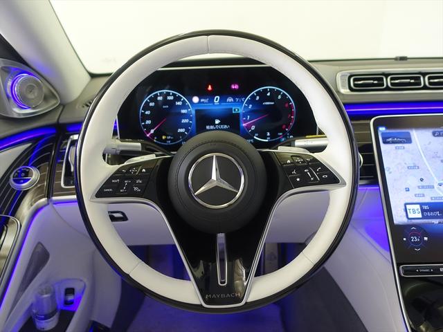 Ｓクラス Ｓ６８０　４ＭＡＴＩＣ　ＭＡＮＵＦＡＫＴＵＲレザーエクスクルーシブパッケージ　Ｂｌｕｅｔｏｏｔｈ接続　ＥＴＣ　ＬＥＤヘッドライト　ＴＶ　アイドリングストップ　オットマン　クルーズコントロール　コネクテッド機能　サイドカメラ（17枚目）