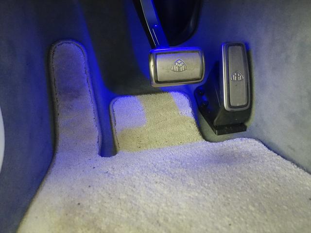 Ｓクラス Ｓ６８０　４ＭＡＴＩＣ　ＭＡＮＵＦＡＫＴＵＲレザーエクスクルーシブパッケージ　Ｂｌｕｅｔｏｏｔｈ接続　ＥＴＣ　ＬＥＤヘッドライト　ＴＶ　アイドリングストップ　オットマン　クルーズコントロール　コネクテッド機能　サイドカメラ（22枚目）