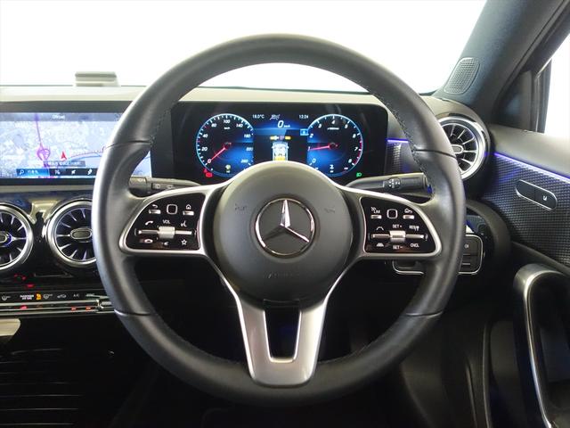 Aクラス A180 ナビゲーションパッケージ Bluetooth接続 ETC LEDヘッドライト TV アイドリングストップ クルーズコントロール コネクテッド機能 シートヒーター トランクスルー ナビ バックモニター(17枚目)