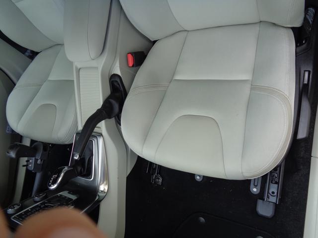 Ｖ４０ Ｔ４　ＳＥ　１オナ禁煙Ｈ白革メモリ／パワー／ヒータ・スマート鍵・ＬＥＤ＆ＨＩＤ・ＩＣＴＢ６速ＡＴティップ・ＴＶナビＢカメＥＴＣ・革巻ステア・ＢＬＩＳ追従クルーズ＆追突軽減・死角警告＆レーンキープ大径アルミ取説記録（30枚目）