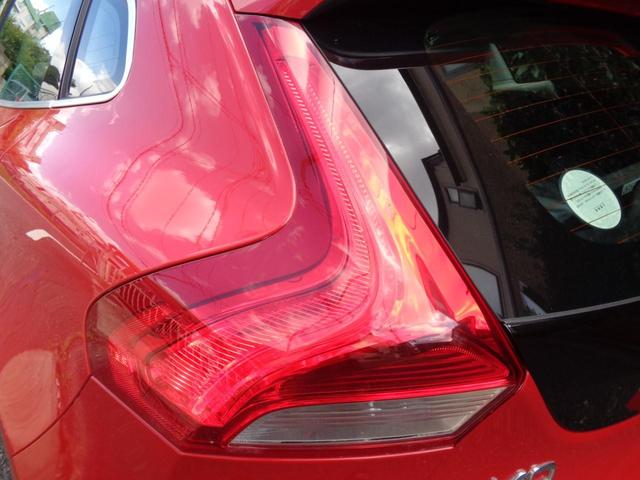 Ｖ４０ Ｔ４　ＳＥ　１オナ禁煙Ｈ白革メモリ／パワー／ヒータ・スマート鍵・ＬＥＤ＆ＨＩＤ・ＩＣＴＢ６速ＡＴティップ・ＴＶナビＢカメＥＴＣ・革巻ステア・ＢＬＩＳ追従クルーズ＆追突軽減・死角警告＆レーンキープ大径アルミ取説記録（51枚目）