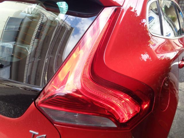 Ｖ４０ Ｔ４　ＳＥ　１オナ禁煙Ｈ白革メモリ／パワー／ヒータ・スマート鍵・ＬＥＤ＆ＨＩＤ・ＩＣＴＢ６速ＡＴティップ・ＴＶナビＢカメＥＴＣ・革巻ステア・ＢＬＩＳ追従クルーズ＆追突軽減・死角警告＆レーンキープ大径アルミ取説記録（54枚目）