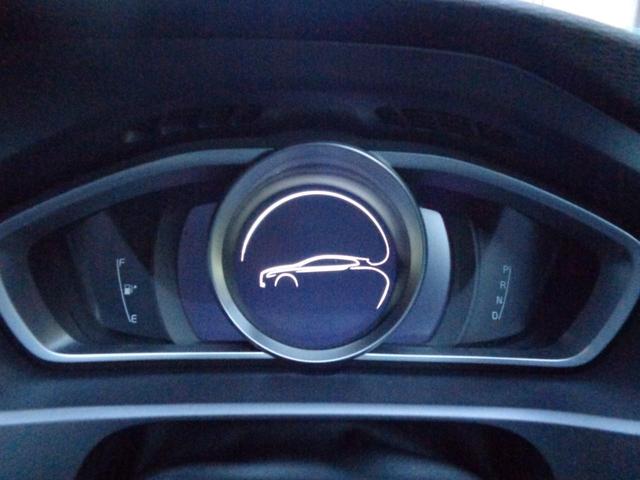 Ｖ４０ Ｔ４　ＳＥ　１オナ禁煙メモリ黒革／パワー／ヒータ席スマート鍵・グラス屋根ＬＥＤ＆ＨＩＤ・ＩＣＴＢ６速ＡＴティップ・ＴＶナビＢカメＥＴＣ・革ステア・ＢＬＩＳ追従クルーズ＆追突軽減・死角警告＆レーンキープＡＷ取説記録（23枚目）
