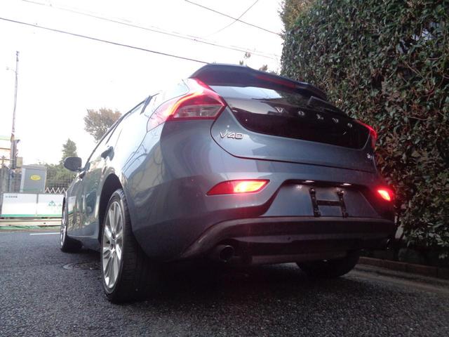 Ｖ４０ Ｔ４　ＳＥ　１オナ禁煙メモリ黒革／パワー／ヒータ席スマート鍵・グラス屋根ＬＥＤ＆ＨＩＤ・ＩＣＴＢ６速ＡＴティップ・ＴＶナビＢカメＥＴＣ・革ステア・ＢＬＩＳ追従クルーズ＆追突軽減・死角警告＆レーンキープＡＷ取説記録（66枚目）