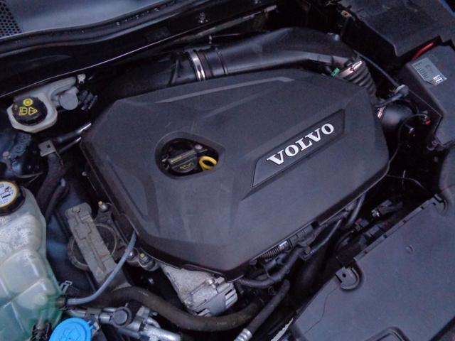 Ｖ４０ Ｔ４　ＳＥ　１オナ禁煙メモリ黒革／パワー／ヒータ席スマート鍵・グラス屋根ＬＥＤ＆ＨＩＤ・ＩＣＴＢ６速ＡＴティップ・ＴＶナビＢカメＥＴＣ・革ステア・ＢＬＩＳ追従クルーズ＆追突軽減・死角警告＆レーンキープＡＷ取説記録（70枚目）