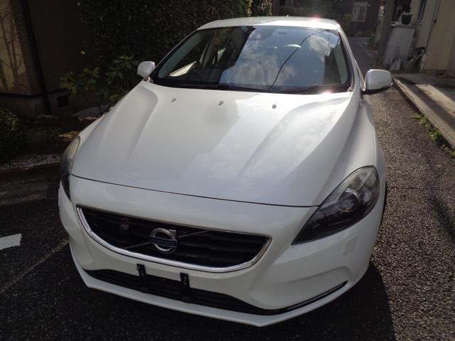 Ｖ４０ Ｔ４　ＳＥ　禁煙１オナ白フル本革席メモリ／パワー／ヒータ・革ステア・スマートキ・ＬＥＤ＆ＨＩＤ・ティップ付ＡＴ・ＴＶナビＥＴＣ・ＢＬＩＳ追従クルーズ＆追突軽減・死角警告＆レーンキープ・Ｄアラート・１７ＡＷ取説記録（4枚目）
