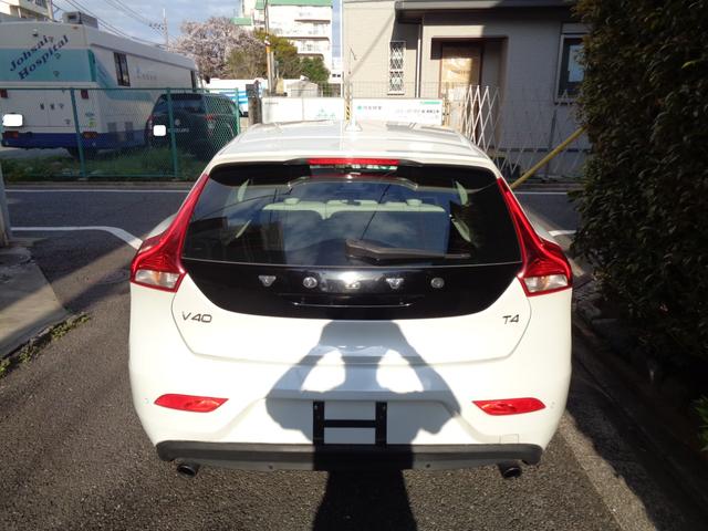 Ｖ４０ Ｔ４　ＳＥ　禁煙１オナ白フル本革席メモリ／パワー／ヒータ・革ステア・スマートキ・ＬＥＤ＆ＨＩＤ・ティップ付ＡＴ・ＴＶナビＥＴＣ・ＢＬＩＳ追従クルーズ＆追突軽減・死角警告＆レーンキープ・Ｄアラート・１７ＡＷ取説記録（9枚目）
