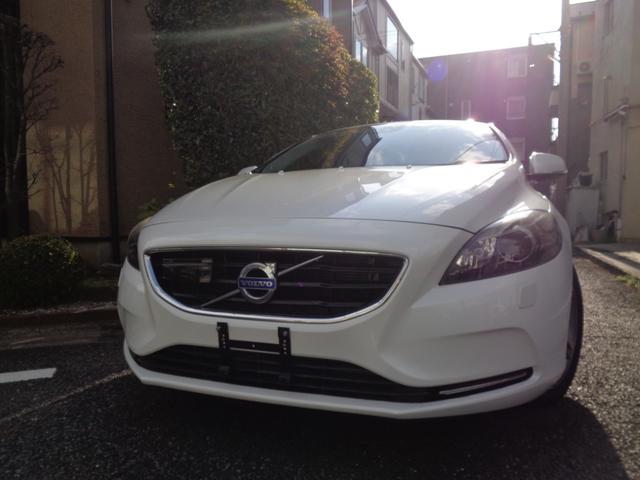 Ｖ４０ Ｔ４　ＳＥ　禁煙１オナ白フル本革席メモリ／パワー／ヒータ・革ステア・スマートキ・ＬＥＤ＆ＨＩＤ・ティップ付ＡＴ・ＴＶナビＥＴＣ・ＢＬＩＳ追従クルーズ＆追突軽減・死角警告＆レーンキープ・Ｄアラート・１７ＡＷ取説記録（13枚目）