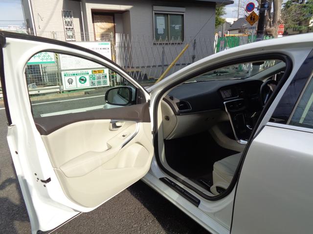 Ｖ４０ Ｔ４　ＳＥ　禁煙１オナ白フル本革席メモリ／パワー／ヒータ・革ステア・スマートキ・ＬＥＤ＆ＨＩＤ・ティップ付ＡＴ・ＴＶナビＥＴＣ・ＢＬＩＳ追従クルーズ＆追突軽減・死角警告＆レーンキープ・Ｄアラート・１７ＡＷ取説記録（27枚目）