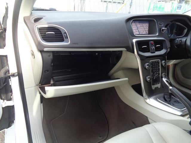 Ｖ４０ Ｔ４　ＳＥ　禁煙１オナ白フル本革席メモリ／パワー／ヒータ・革ステア・スマートキ・ＬＥＤ＆ＨＩＤ・ティップ付ＡＴ・ＴＶナビＥＴＣ・ＢＬＩＳ追従クルーズ＆追突軽減・死角警告＆レーンキープ・Ｄアラート・１７ＡＷ取説記録（28枚目）