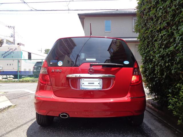 Ａクラス Ａ１８０　エレガンス　最終１オナ禁煙・ＨＩＤ・Ｈ黒本革・前後クロームグリル＆フォグ＆センサ・電動コーナーポール・埋込ナビＥＴＣ・革ステアスイッチ／ティップシフト／クルコン・鏡マーカ・バイザー・専デザインアルミ取説記録Ｓキー（9枚目）