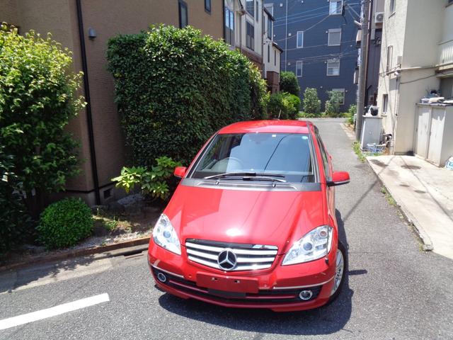 Ａクラス Ａ１８０　エレガンス　最終１オナ禁煙・ＨＩＤ・Ｈ黒本革・前後クロームグリル＆フォグ＆センサ・電動コーナーポール・埋込ナビＥＴＣ・革ステアスイッチ／ティップシフト／クルコン・鏡マーカ・バイザー・専デザインアルミ取説記録Ｓキー（13枚目）