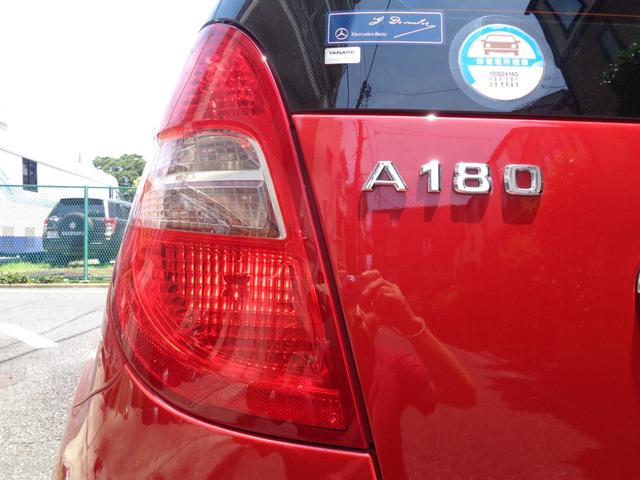 Ａクラス Ａ１８０　エレガンス　最終１オナ禁煙・ＨＩＤ・Ｈ黒本革・前後クロームグリル＆フォグ＆センサ・電動コーナーポール・埋込ナビＥＴＣ・革ステアスイッチ／ティップシフト／クルコン・鏡マーカ・バイザー・専デザインアルミ取説記録Ｓキー（50枚目）