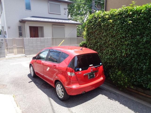 Ａクラス Ａ１８０　エレガンス　最終１オナ禁煙・ＨＩＤ・Ｈ黒本革・前後クロームグリル＆フォグ＆センサ・電動コーナーポール・埋込ナビＥＴＣ・革ステアスイッチ／ティップシフト／クルコン・鏡マーカ・バイザー・専デザインアルミ取説記録Ｓキー（63枚目）