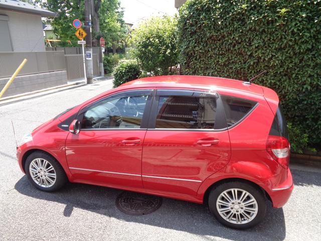 Ａクラス Ａ１８０　エレガンス　最終１オナ禁煙・ＨＩＤ・Ｈ黒本革・前後クロームグリル＆フォグ＆センサ・電動コーナーポール・埋込ナビＥＴＣ・革ステアスイッチ／ティップシフト／クルコン・鏡マーカ・バイザー・専デザインアルミ取説記録Ｓキー（74枚目）