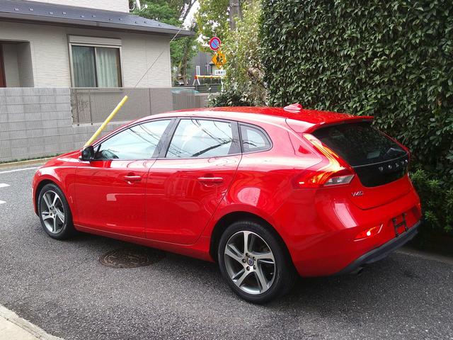 Ｖ４０ Ｔ４　ＳＥ　１オーナ禁煙白＆黒革パワー＆ヒータ・スマートキ・ＬＥＤ＆ＨＩＤ・６速ティップ付ＡＴ・ＴＶナビＢトゥース対応ＥＴＣ・黒革巻ステア・ＢＬＩＳ追従クルーズ＆追突軽減・死角警告＆レーンキープ１７アルミ取説記録（7枚目）