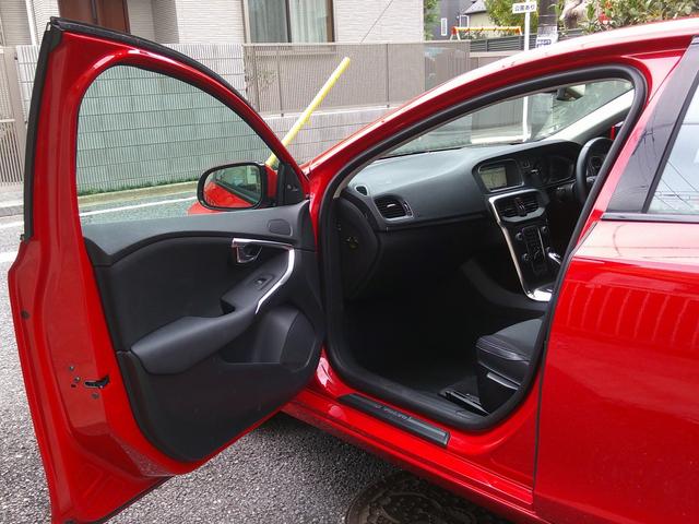 Ｖ４０ Ｔ４　ＳＥ　１オーナ禁煙白＆黒革パワー＆ヒータ・スマートキ・ＬＥＤ＆ＨＩＤ・６速ティップ付ＡＴ・ＴＶナビＢトゥース対応ＥＴＣ・黒革巻ステア・ＢＬＩＳ追従クルーズ＆追突軽減・死角警告＆レーンキープ１７アルミ取説記録（26枚目）