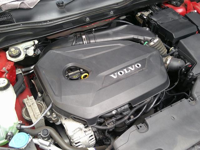 Ｖ４０ Ｔ４　ＳＥ　１オーナ禁煙白＆黒革パワー＆ヒータ・スマートキ・ＬＥＤ＆ＨＩＤ・６速ティップ付ＡＴ・ＴＶナビＢトゥース対応ＥＴＣ・黒革巻ステア・ＢＬＩＳ追従クルーズ＆追突軽減・死角警告＆レーンキープ１７アルミ取説記録（70枚目）
