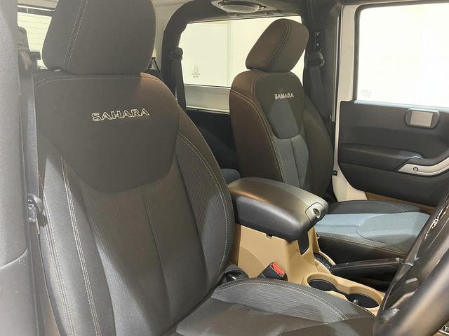 ジープ・ラングラー サハラ　４ＷＤ　２ドア４名乗車　社外ナビ　バックカメラ　左サイドカメラ　純正１８インチアルミ　クルーズコントロール　ＥＴＣ　前後ドライブレコーダー（46枚目）