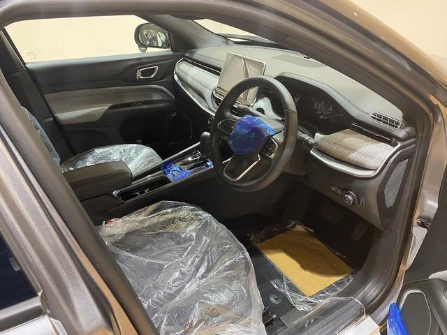ジープ・コンパス ロンジチュード アダプティブクルーズコントロール LEDヘッドライト LEDテールライト オートヘッドライト オートハイビーム 10.1インチナビ ワイヤレス充電器 アンドロイドオート アップルカープレイ(14枚目)