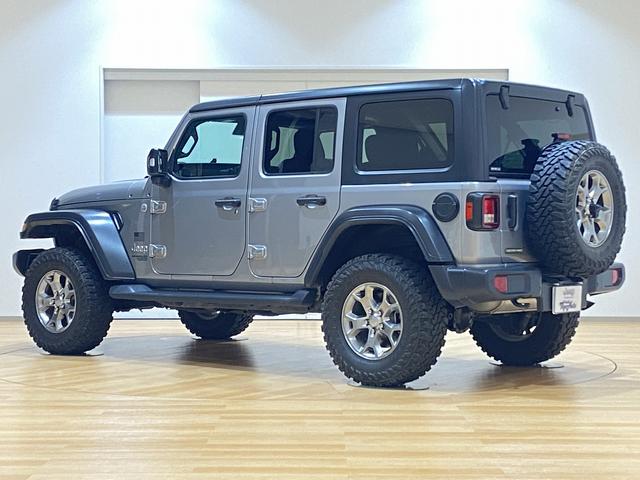 ジープ・ラングラーアンリミテッド フリーダムエディション リフトアップ バンパーライナーカット加工 純正17インチアルミ 33インチM/Tタイヤ 7インチディスプレイオーディオ 脱着式フリーダムトップ フルサイズスペアタイヤ アルパインオーディオ(6枚目)