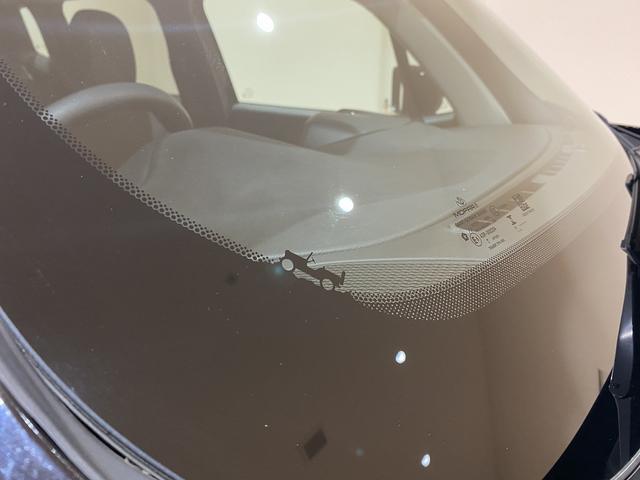 ジープ・レネゲード リミテッド 純正17インチアルミ 8.4インチナビ ETC2.0 バックカメラ 運転席パワーシート シートヒーター キャップレスヒューエル ブラインドスポットモニター LEDヘッドライト LEDテールランプ(12枚目)