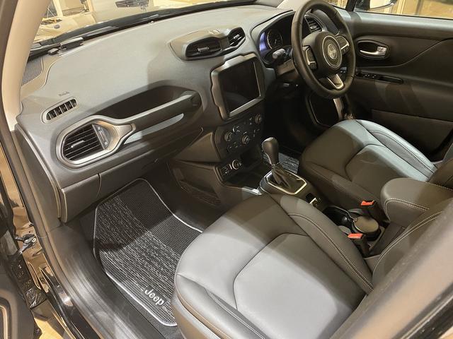ジープ・レネゲード リミテッド 純正17インチアルミ 8.4インチナビ ETC2.0 バックカメラ 運転席パワーシート シートヒーター キャップレスヒューエル ブラインドスポットモニター LEDヘッドライト LEDテールランプ(14枚目)