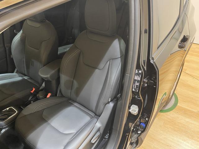ジープ・レネゲード リミテッド 純正17インチアルミ 8.4インチナビ ETC2.0 バックカメラ 運転席パワーシート シートヒーター キャップレスヒューエル ブラインドスポットモニター LEDヘッドライト LEDテールランプ(16枚目)