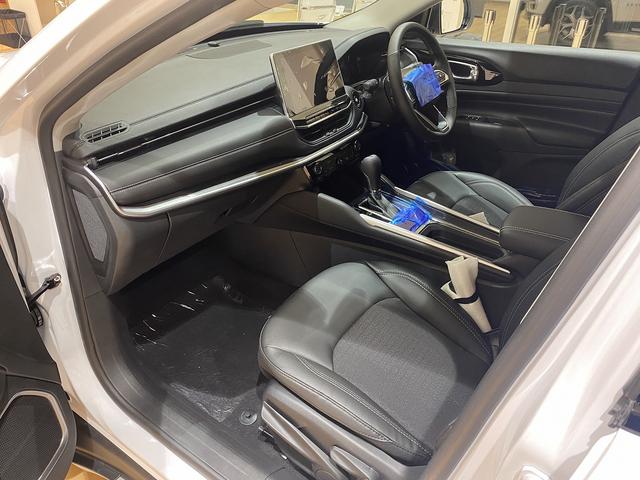 ジープ・コマンダー ロンジチュード 3列7人乗車 チップアップシート 純正18インチアルミ 10.1インチナビ ETC2.0 アダプティブクルーズコントロール バックカメラ パワーバックドア(21枚目)